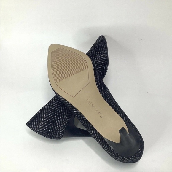 NIB Tahari Gia Black White Chevron Shoes Pumps 6.5M Textile Pointy Toe heel - Picture 6 of 8